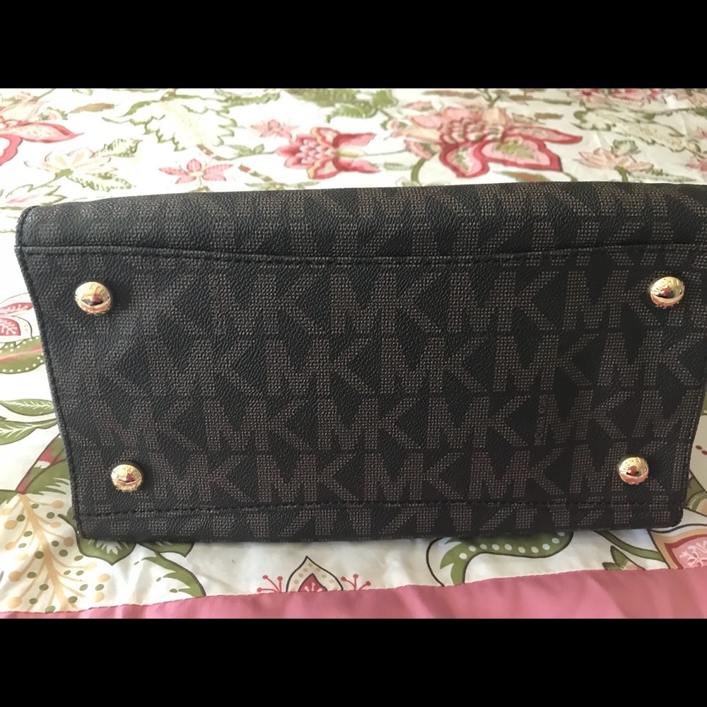 Authentic Michael Kors Handbag - image 6